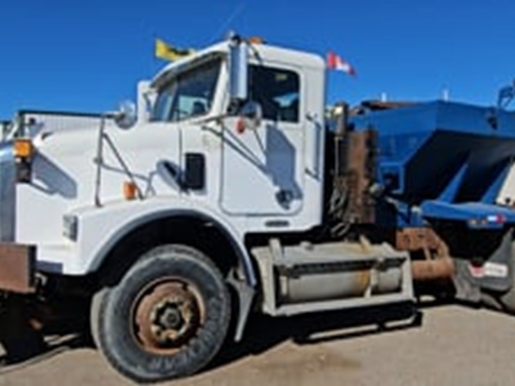 2001-freightliner-fld112-image-5