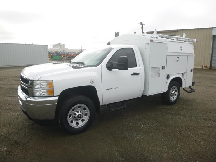 2012-chevrolet-3500-image-1