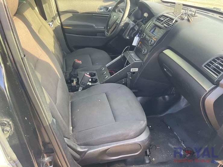 2016-ford-explorer-image-25