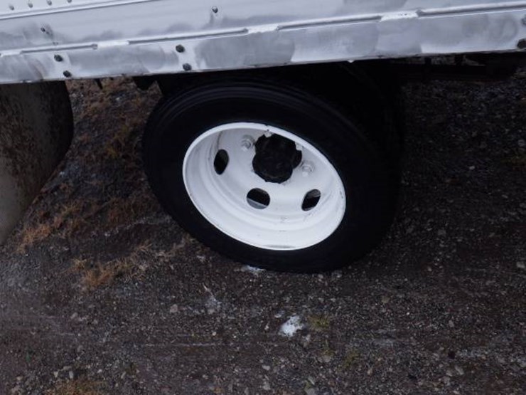 2007-isuzu-npr-image-5