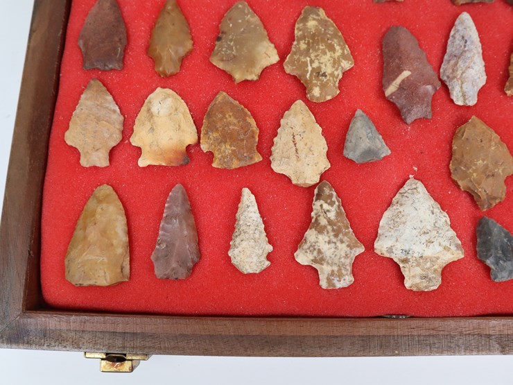 #63-•-#4169-•-(35)-framed-native-american-artifacts-image-4