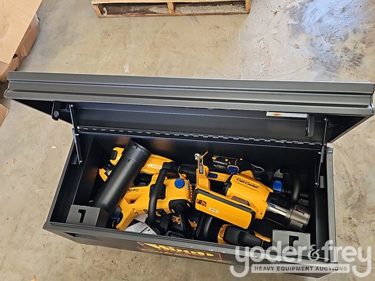 wood-tuff-tow-48"-box---7pcs-cub-cadet-tool-kit-hedge-trimmer-(ht24e),-cordless-chainsaw-(lb600e),-leaf-blower-(st15e)-string-trimmer-battery-charger-image-3