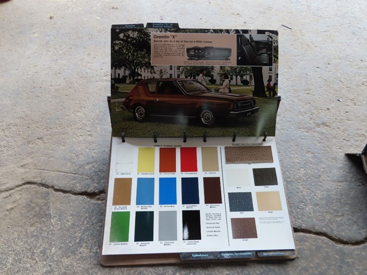 amc-jeep-dealership-display-books-1976-image-11