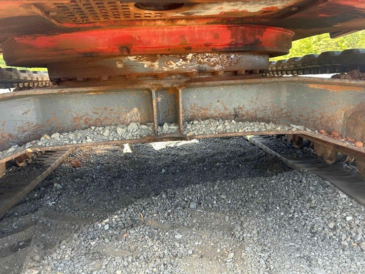2013-takeuchi-tb180fr-image-32