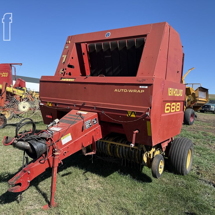 NEW HOLLAND 688