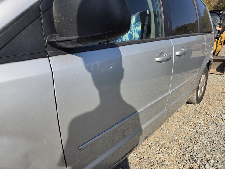 2011-dodge-grand-caravan-image-15