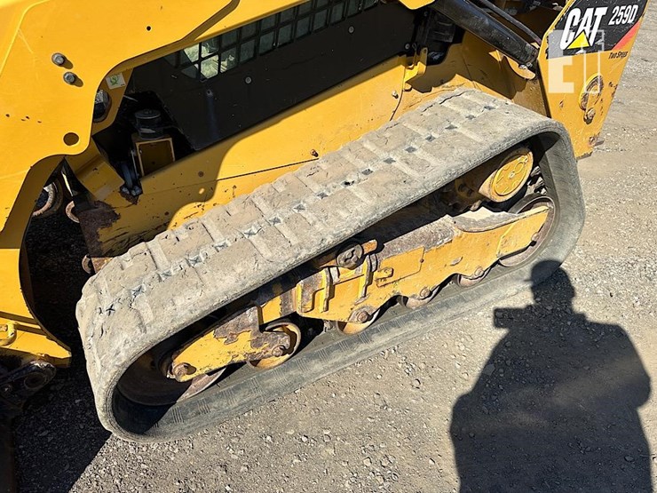 2016-caterpillar-259d-image-22