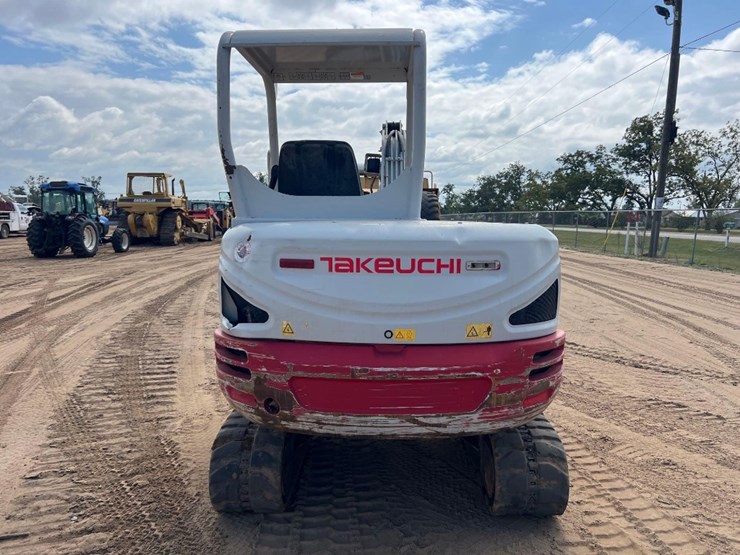 2017-takeuchi-tb240-image-3