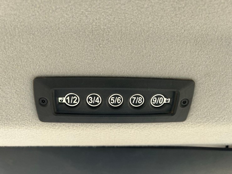 2021-caterpillar-908m-image-34
