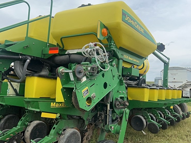 john-deere-16-image-48