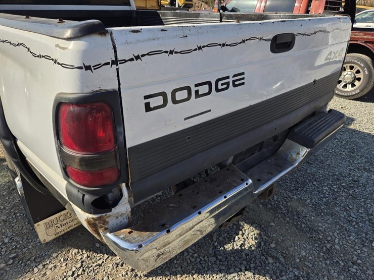 2000-dodge-2500-image-21