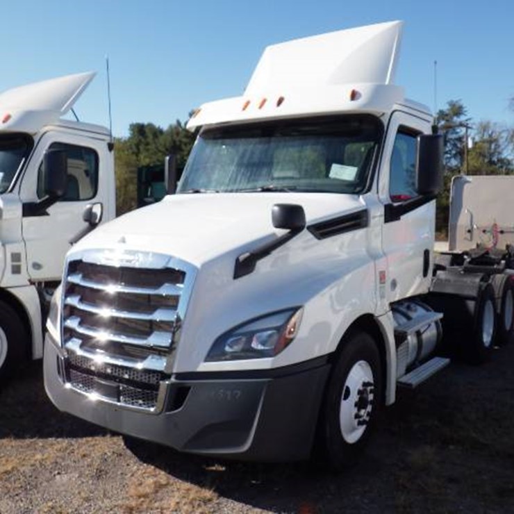 2018 FREIGHTLINER CASCADIA 126