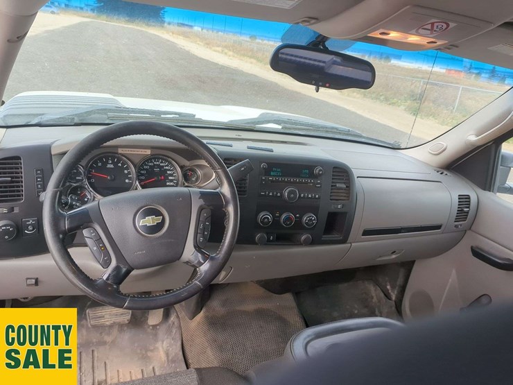 2013-chevrolet-silverado-2500hd-image-14
