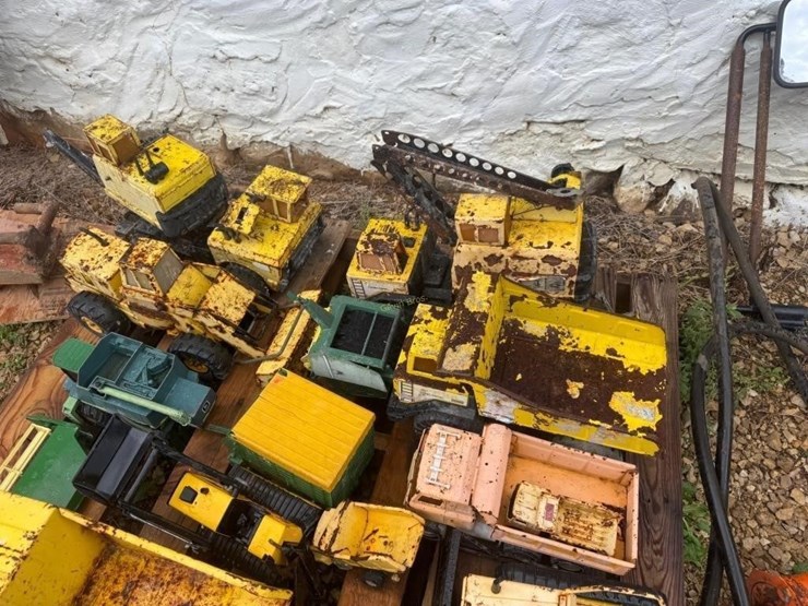 pallet-of-sand-box-toys-image-4