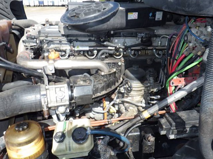 2016-freightliner-cascadia-125-evolution-image-17
