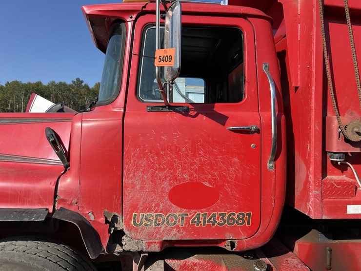 1993-mack-dm690s-image-54