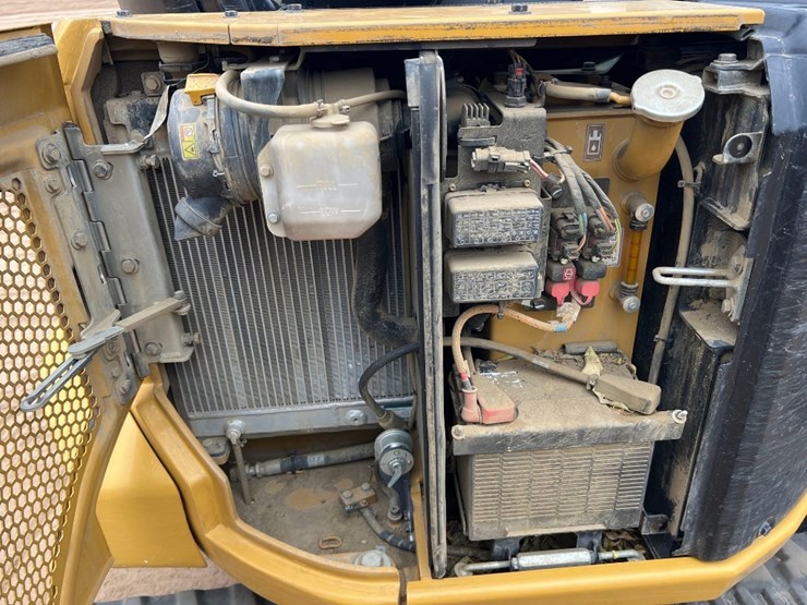 caterpillar-303-image-28