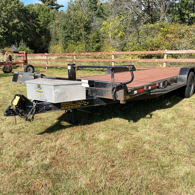 #1668 • 2018 Road Warrior Tandem Axle Tilt Trailer