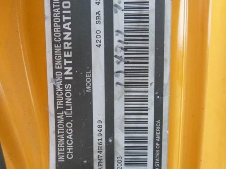 2004-international-durastar-4200-image-25