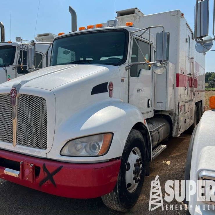 2011 KENWORTH T370