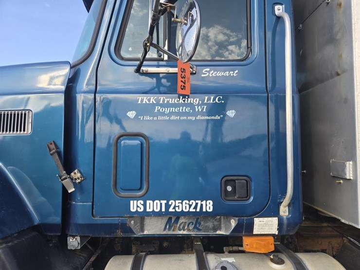 1997-mack-cl700-image-12