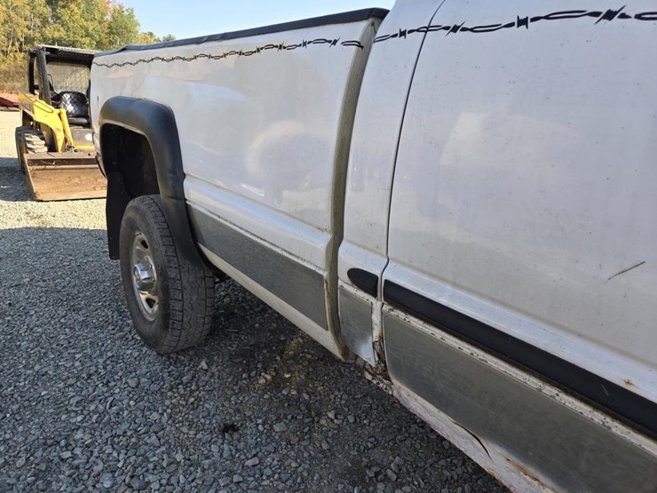 2000-dodge-2500-image-16