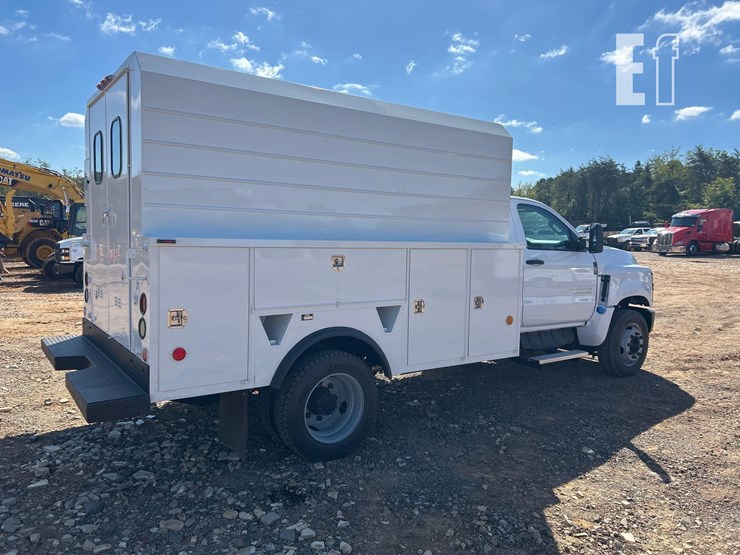 2023-chevrolet-silverado-6500hd-image-3