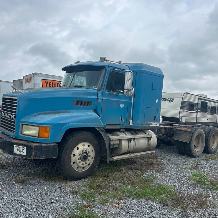 1996 MACK CH613