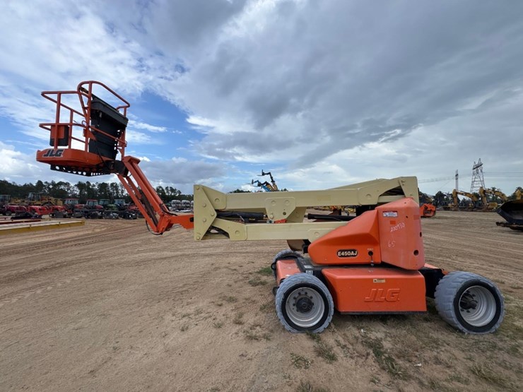 2010-jlg-e450aj-image-1