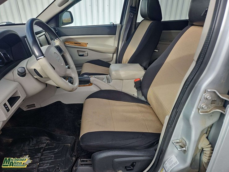 2010-jeep-grand-cherokee-image-15