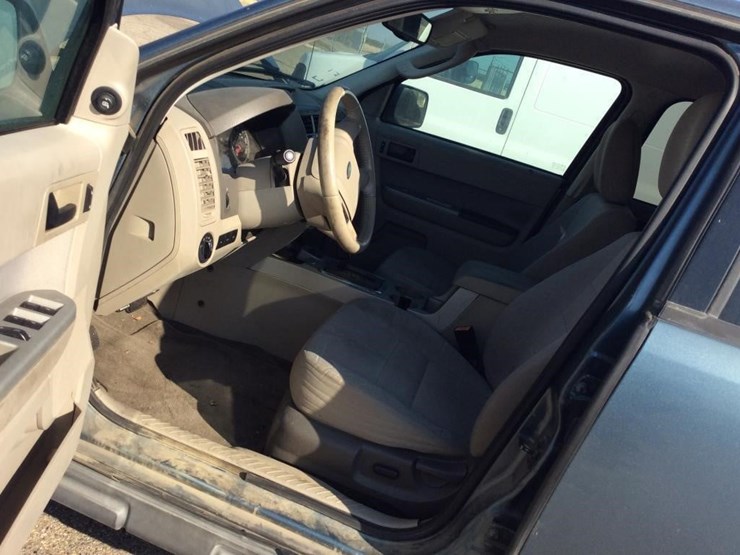 2011-ford-escape-image-9