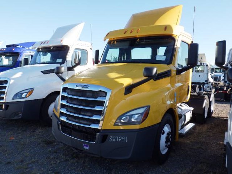 2019-freightliner-cascadia-126-image-1