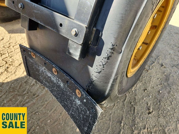 2020-caterpillar-150-awd-image-52