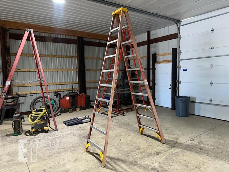 werner-10'-fiberglass-ladder-image-1
