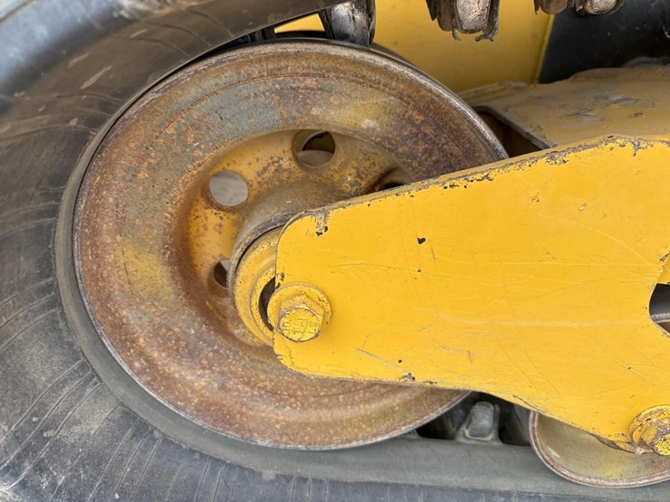 2016-caterpillar-259d-image-11