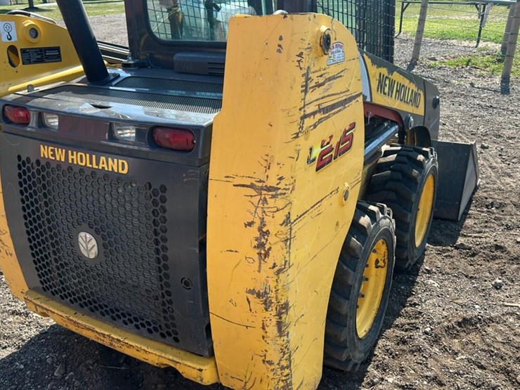 2011-new-holland-l215-image-29