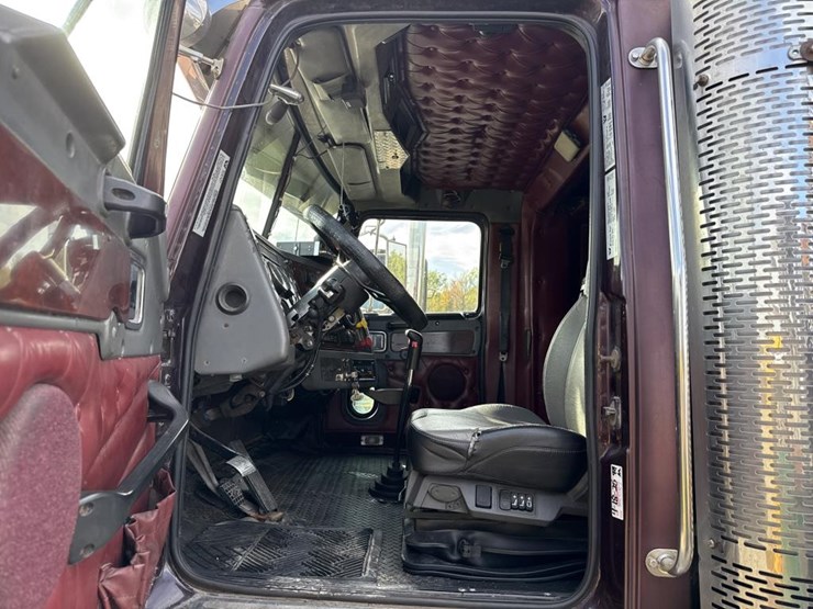 western-star-4964ex-image-36