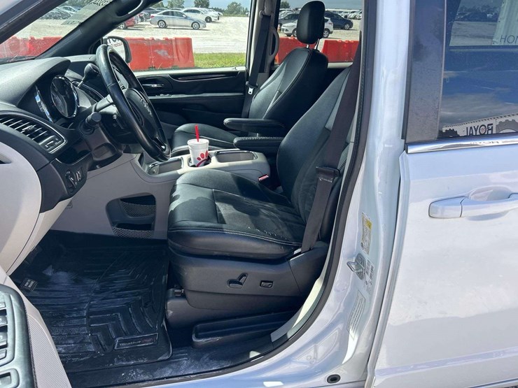 2019-dodge-grand-caravan-sxt-image-14