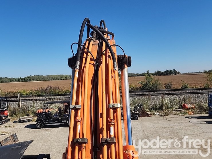 2015-hitachi-zx300-lc-6-image-16