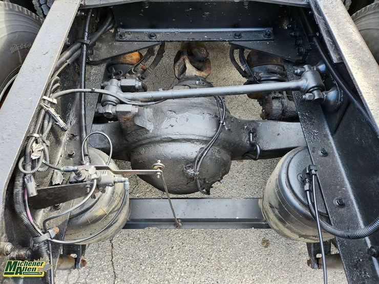2004-peterbilt-379-image-9