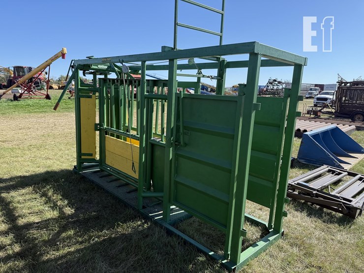 reel-tuff-cattle-chute-68-image-3