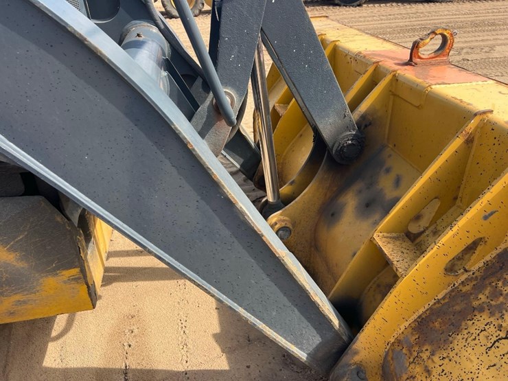 2018-deere-410l-image-24