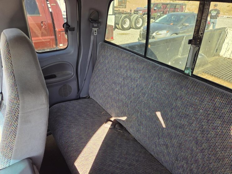 2000-dodge-2500-image-35