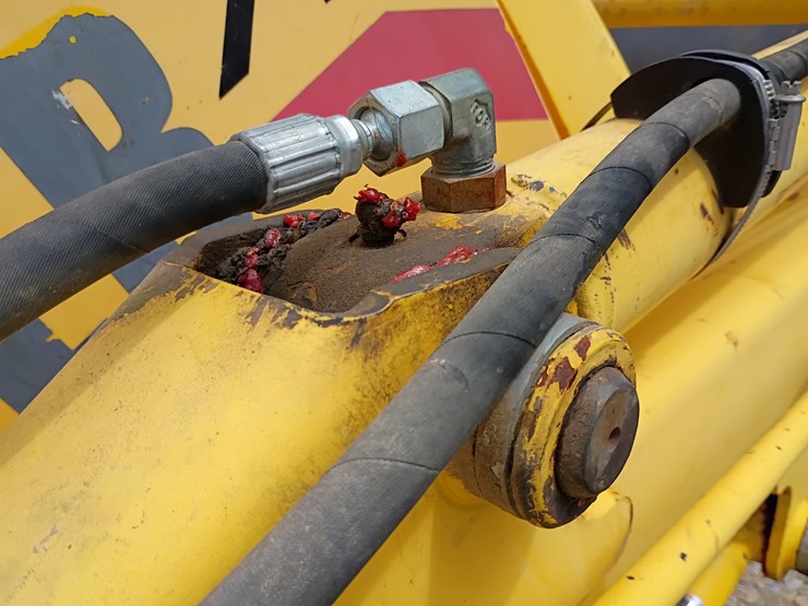 new-holland-lb75-image-101