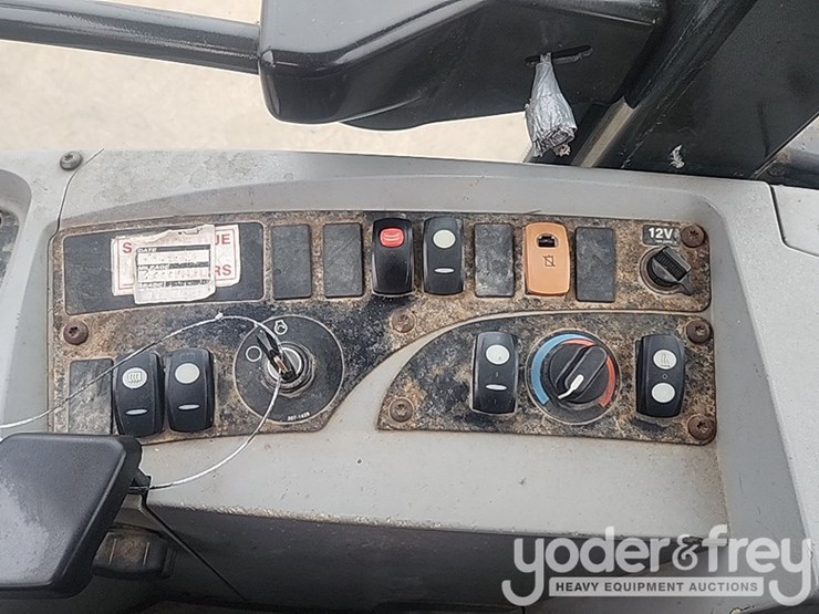 2008-caterpillar-908h-image-21