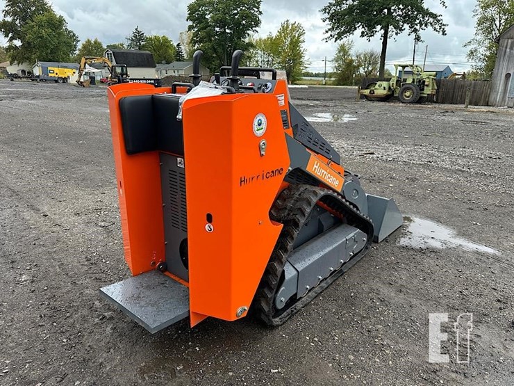 hurricane-mini-skid-steer-5-image-5