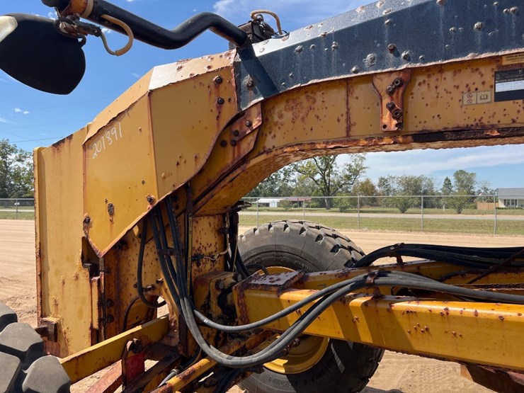 caterpillar-120-image-10