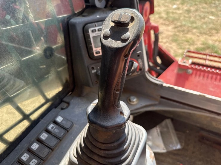 2021-takeuchi-tl12v2-image-28