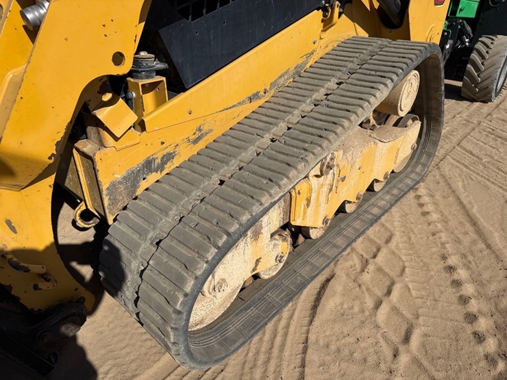 2020-caterpillar-259d3-image-9