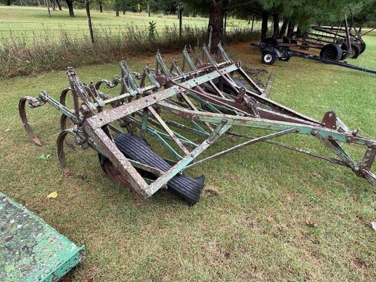 john-deere-8-image-1
